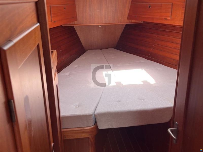 Aphrodite 42