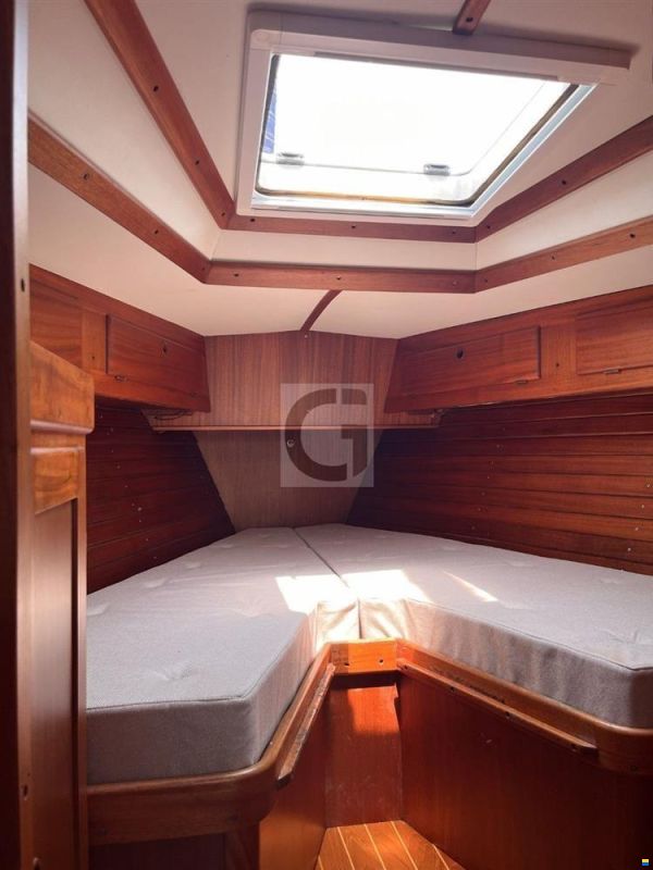 Aphrodite 42