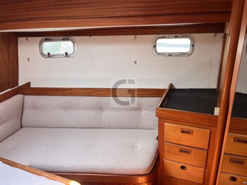 Aphrodite 42