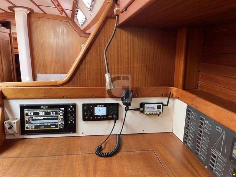 Aphrodite 42