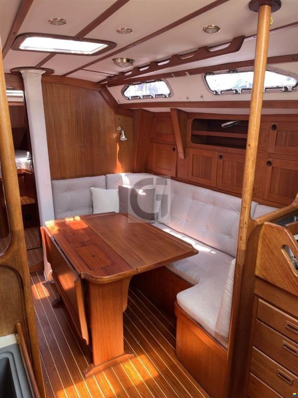 Aphrodite 42