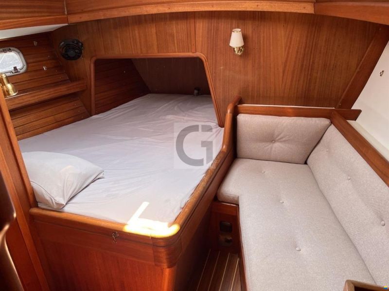 Aphrodite 42