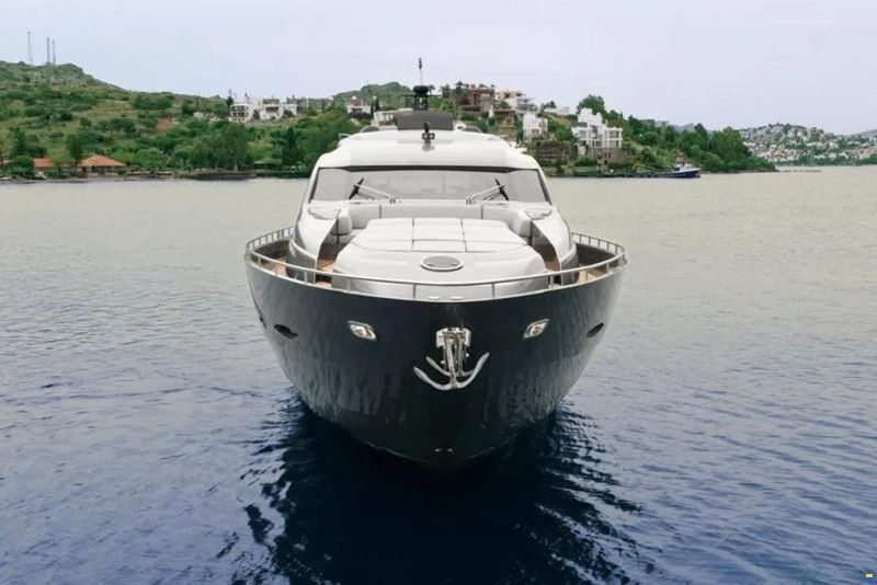 Pershing 92