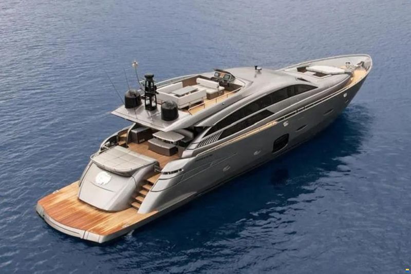 Pershing 92