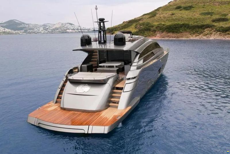 Pershing 92