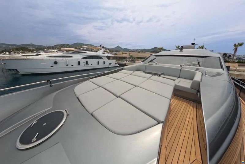 Pershing 92