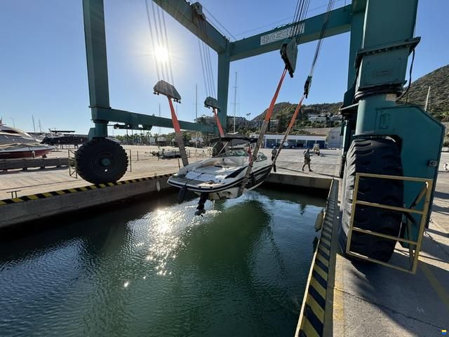 Rinker 246 BR Captiva Bowrider