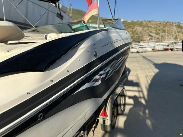 Rinker 246 BR Captiva Bowrider