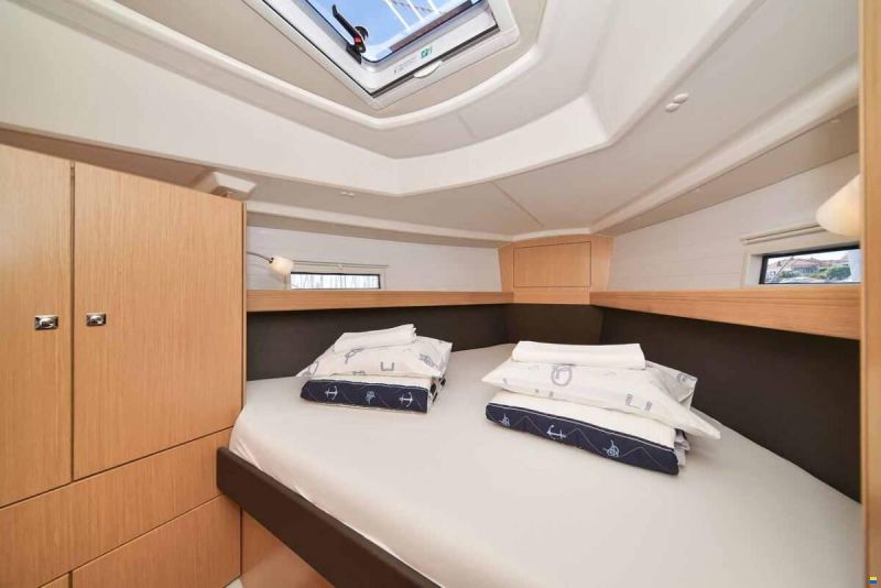 Bavaria CRUISER 37