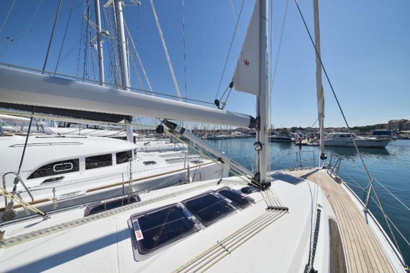 Bavaria CRUISER 37