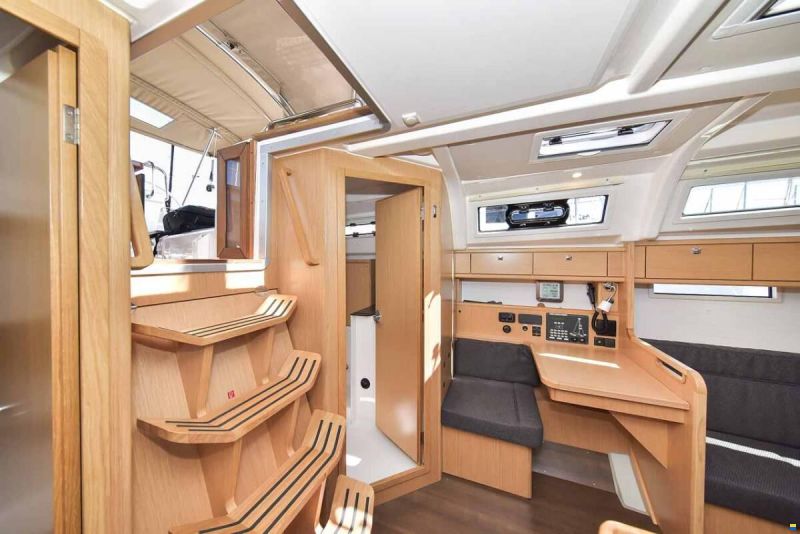 Bavaria CRUISER 37