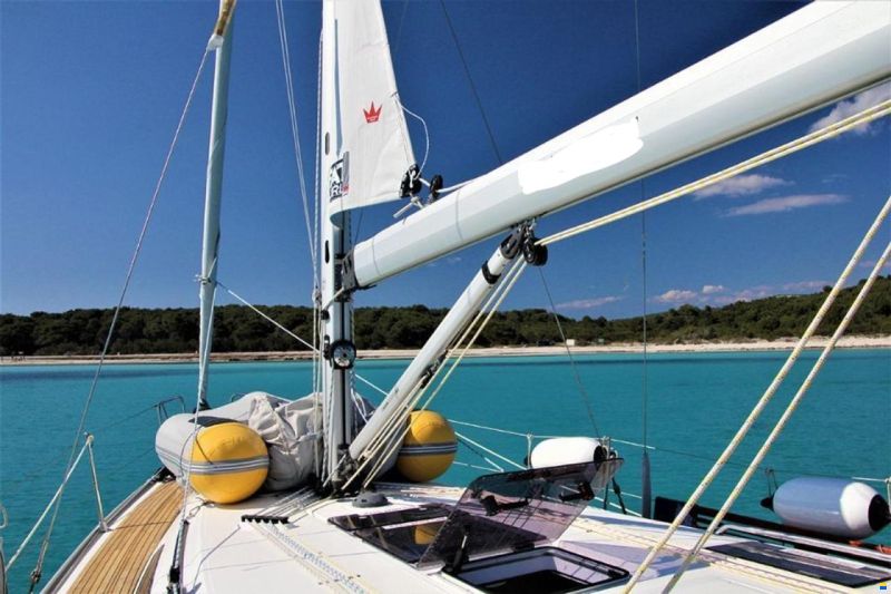 Bavaria CRUISER 37