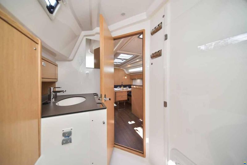 Bavaria CRUISER 37