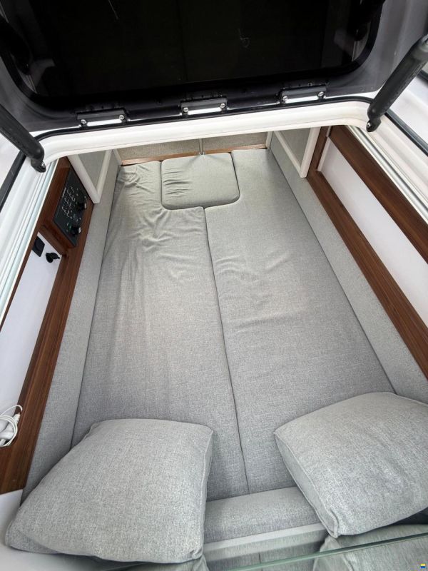 Axopar 28 Cabin