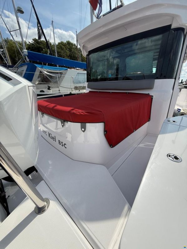 Axopar 28 Cabin