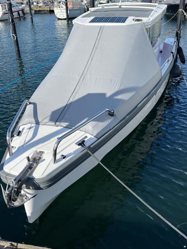Axopar 28 Cabin