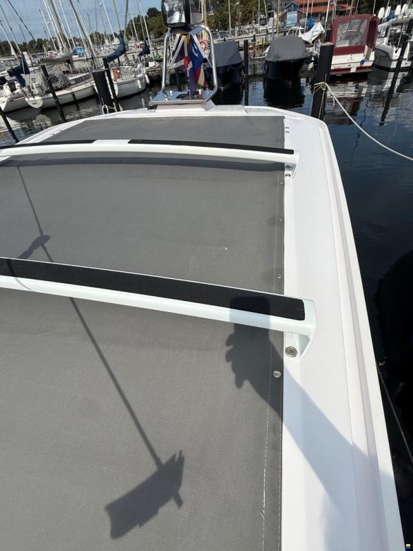 Axopar 28 Cabin