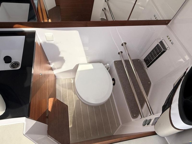 Axopar 28 Cabin