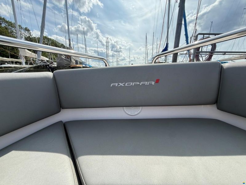 Axopar 28 Cabin