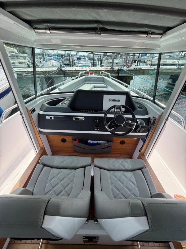 Axopar 28 Cabin