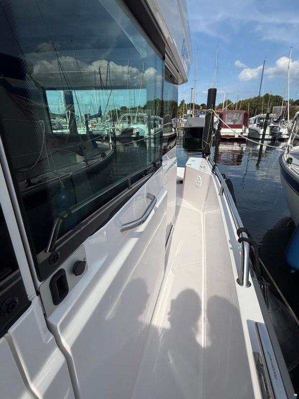 Axopar 28 Cabin