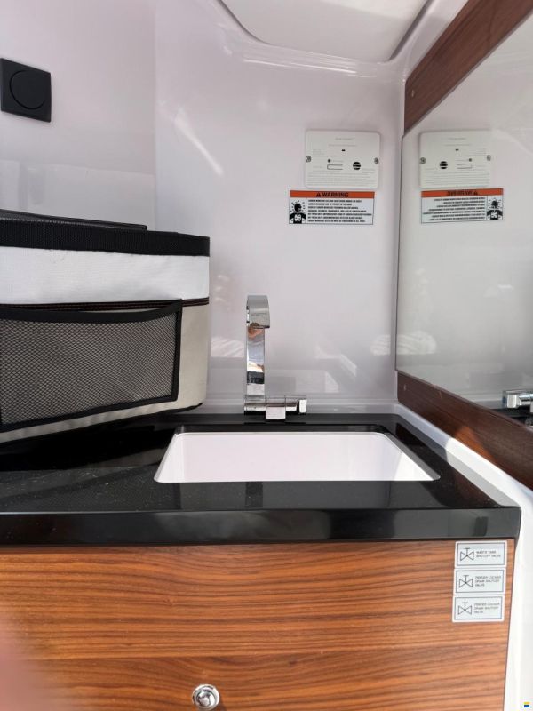 Axopar 28 Cabin