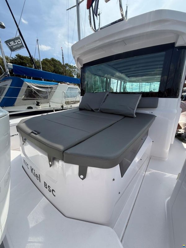 Axopar 28 Cabin