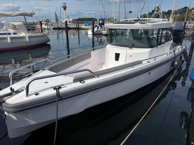 Axopar 28 Cabin