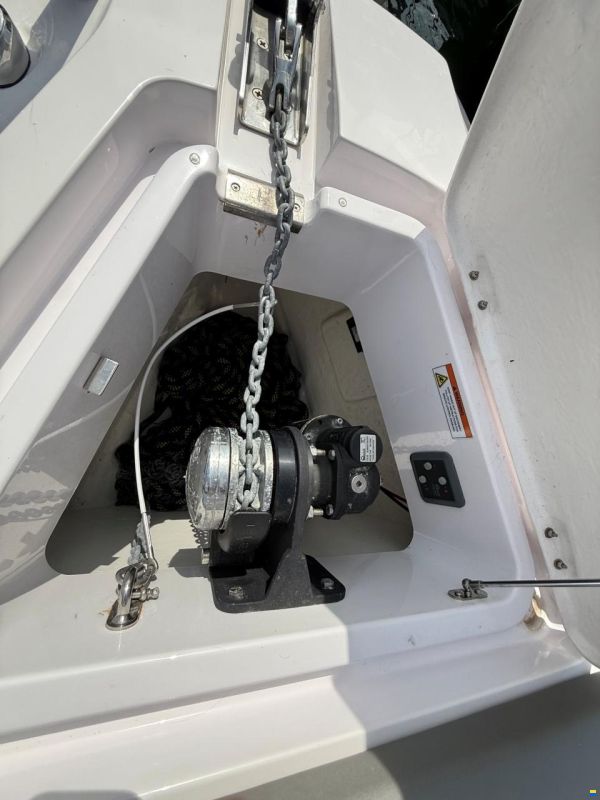 Axopar 28 Cabin