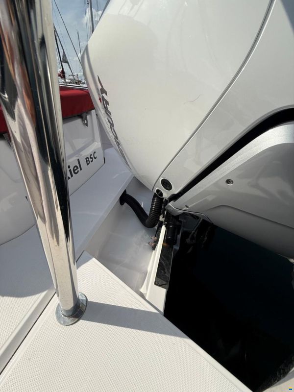 Axopar 28 Cabin