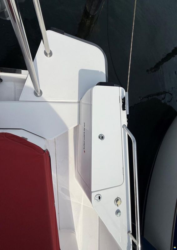 Axopar 28 Cabin