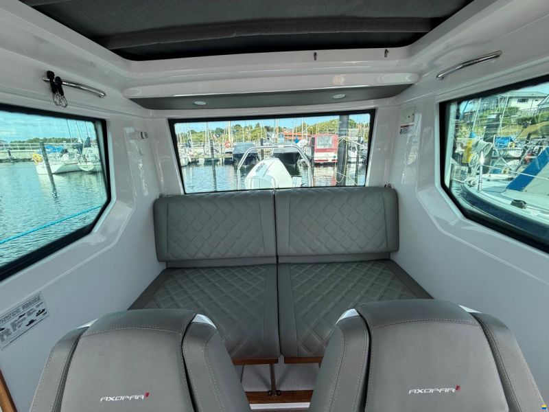 Axopar 28 Cabin