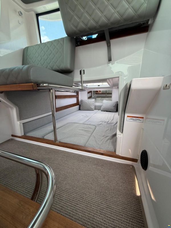Axopar 28 Cabin