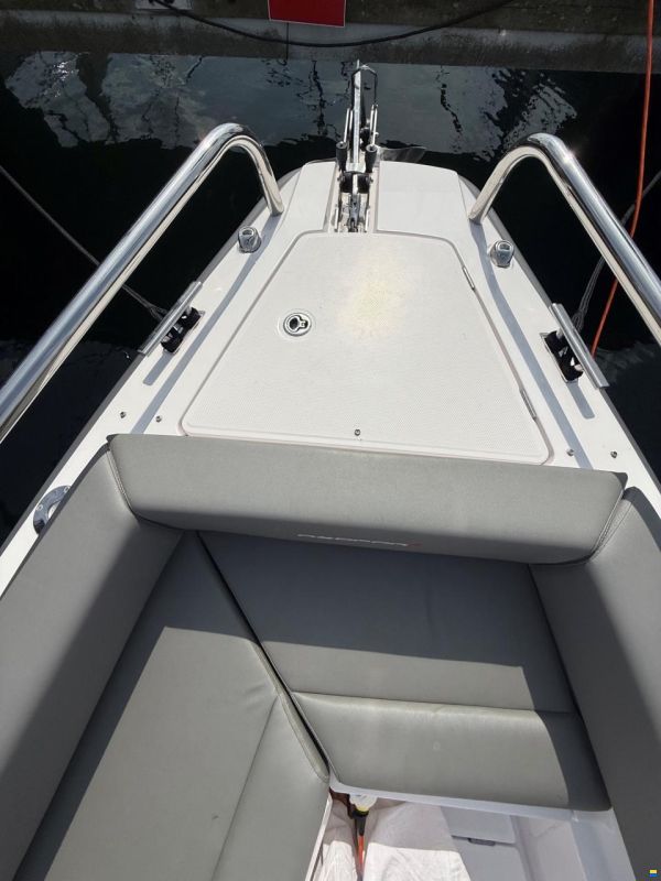 Axopar 28 Cabin