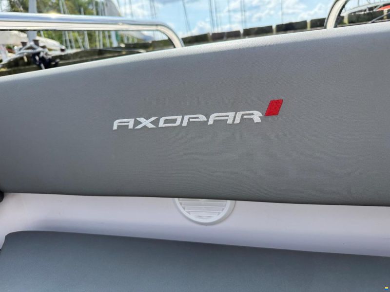 Axopar 28 Cabin