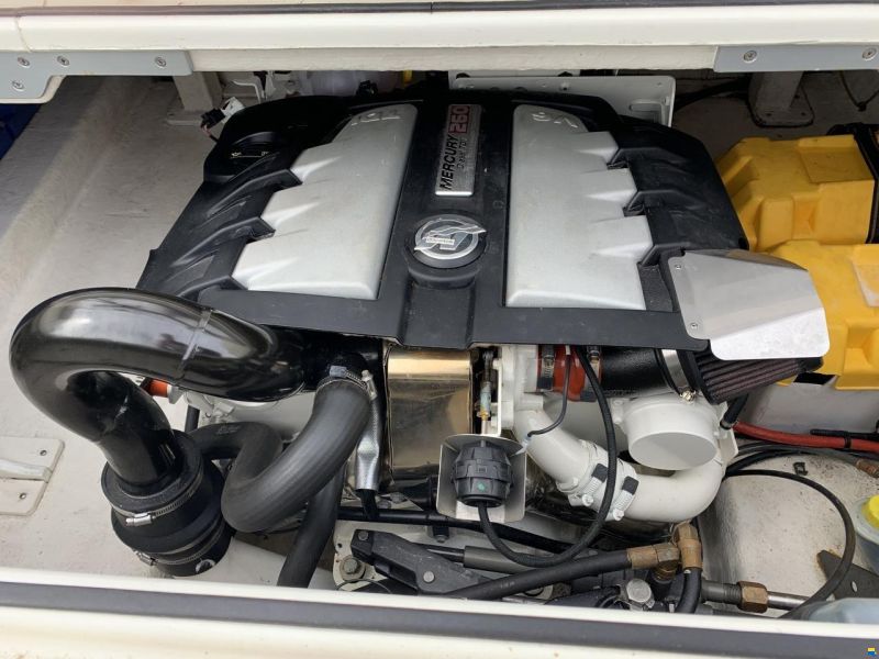Quicksilver 855 Aktiv Weekend IB Diesel