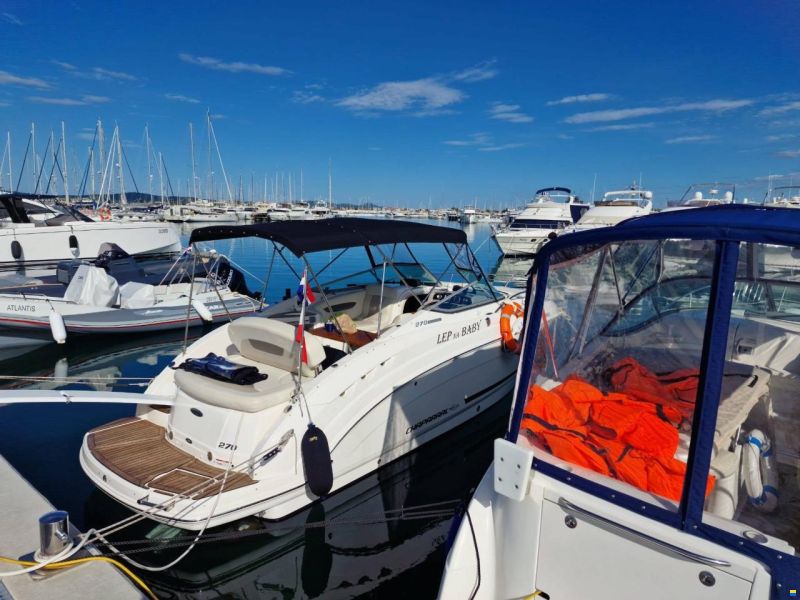 Chaparral 270 Signature