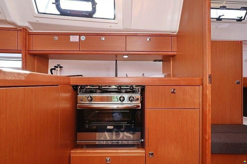Bavaria 37