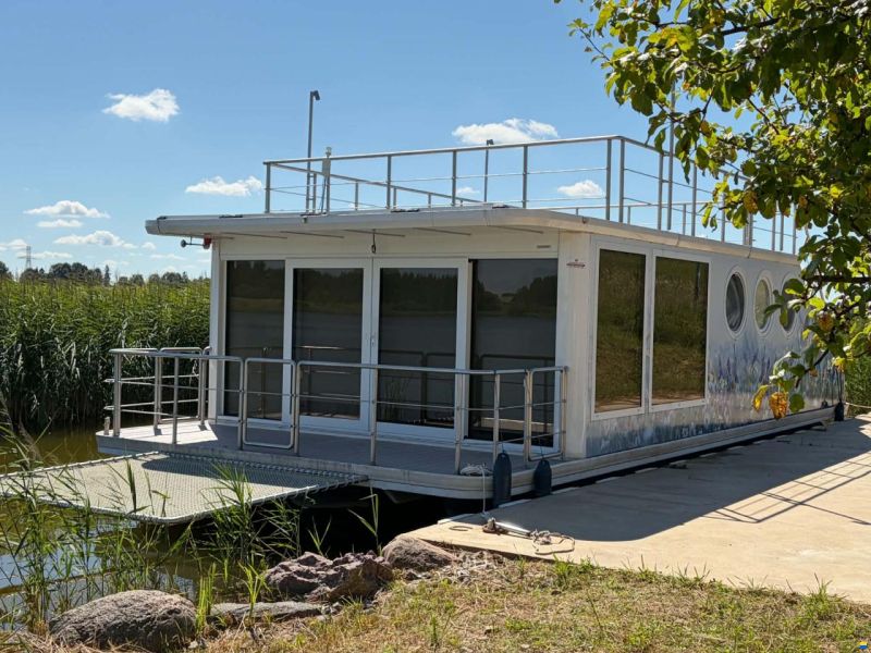 Houseboat Model 5000