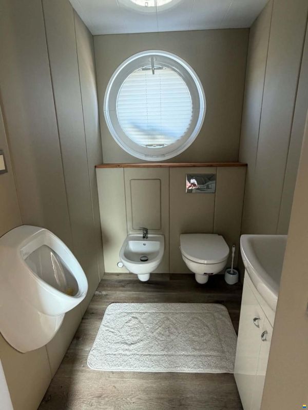 Houseboat Model 5000