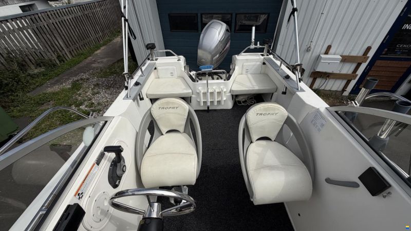 Bayliner Trophy