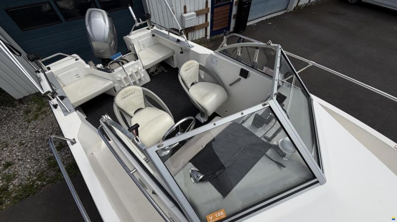 Bayliner Trophy