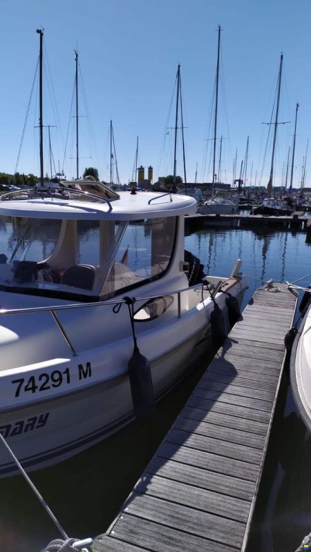 Quicksilver Pilothouse 635