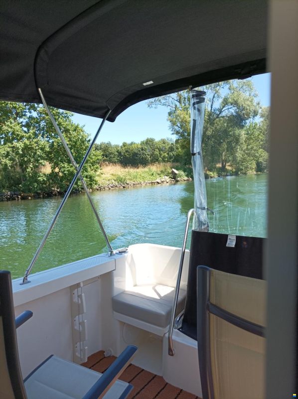 Quicksilver Pilothouse 555