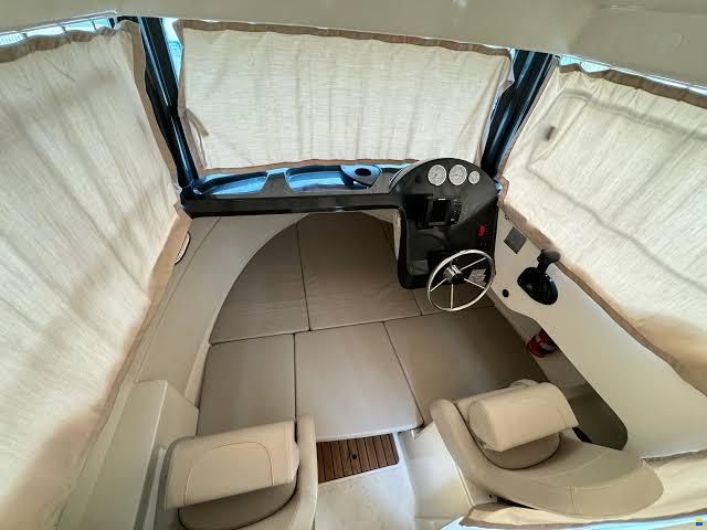 Quicksilver Pilothouse 555