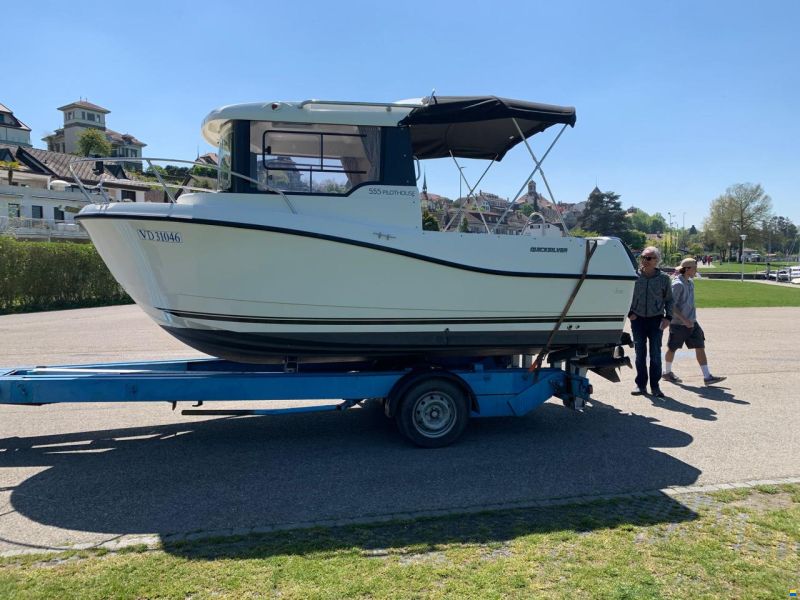 Quicksilver Pilothouse 555