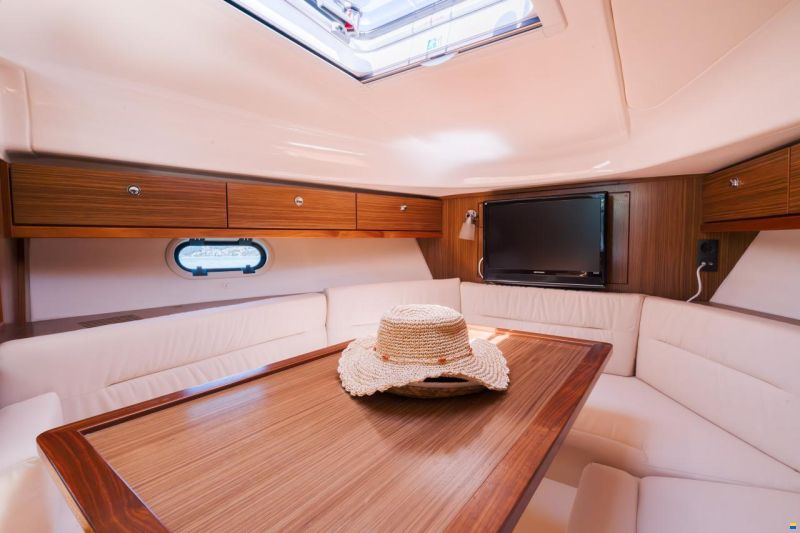 Bavaria S 28