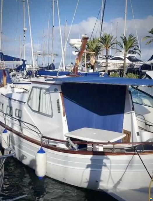 Menorquin Mallorquí N 32 mit Hafenplatz auf Mallor