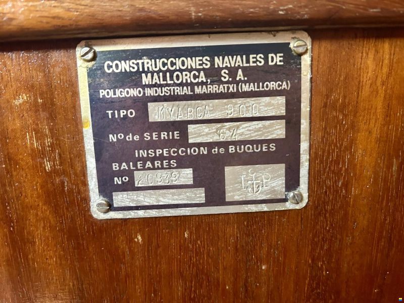 Menorquin Mallorquí N 32 mit Hafenplatz auf Mallor