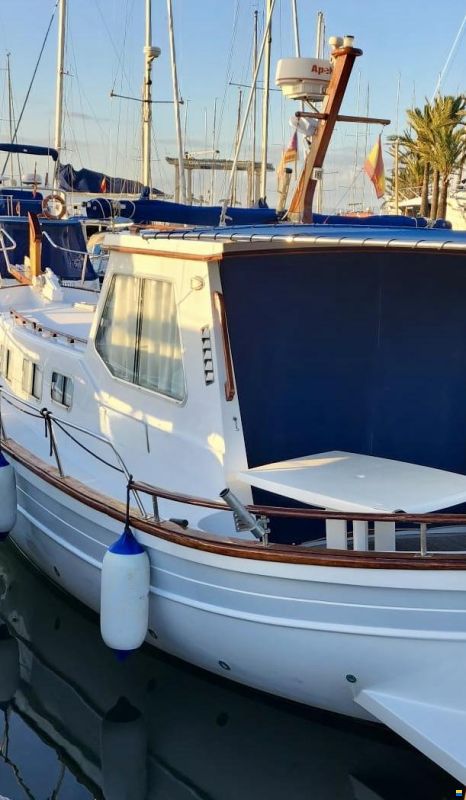 Menorquin Mallorquí N 32 mit Hafenplatz auf Mallor